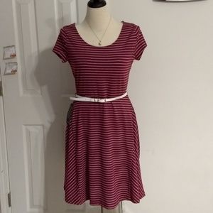The Limited Maroon w/ White-Striped short sleeve M
